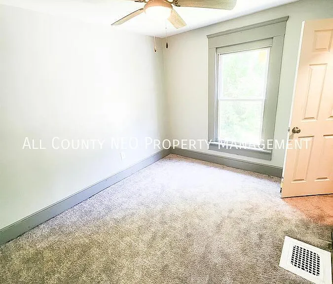 10639 Dupont Ave — Photo 12