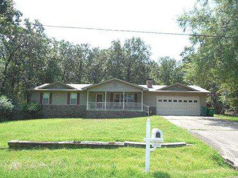 1st image of 10206 Pomegranate Ave