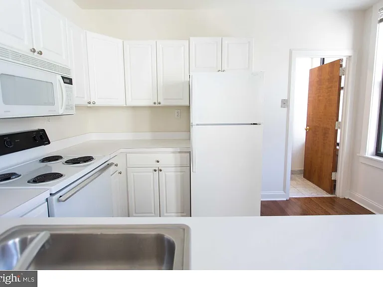 1411-4 Walnut St #804 — Photo 7