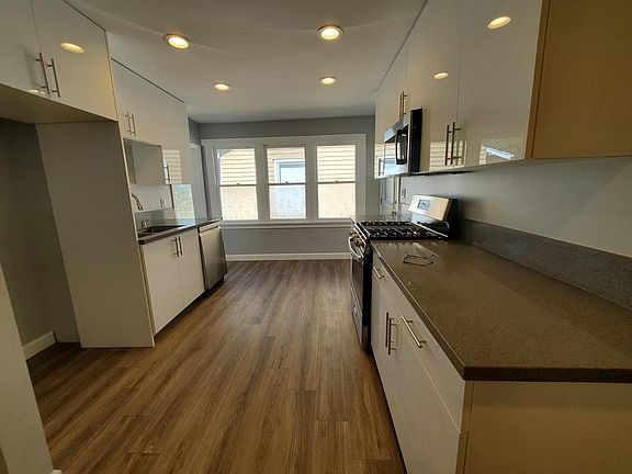 5th image of 1424 Las Lunas St