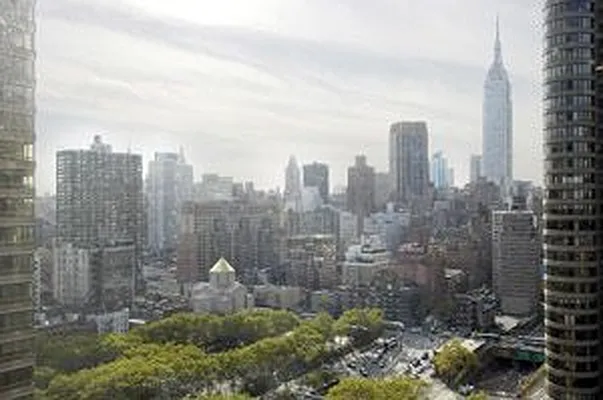 Sold by Luxury Habitat | media 9