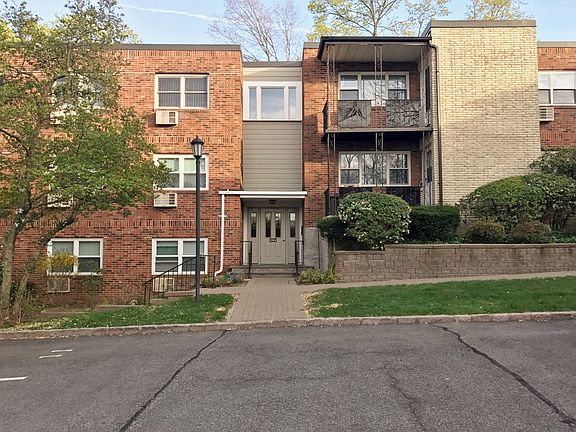 5th image of 154A N Broadway APT 1E