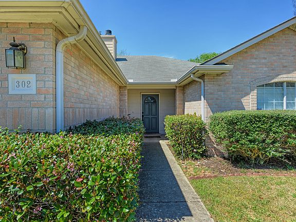 3rd image of 302 Stone Creek Dr