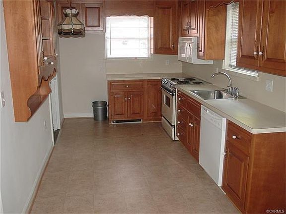 5th image of 7603 N Pinehill Dr