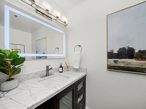 3rd image of 653 N Kingsbury St APT 2106