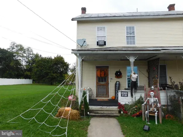 221 College Ave, Milroy, PA 17063