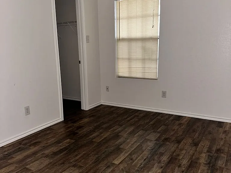 417 Hinge Fls — Photo 8