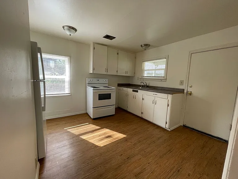 442 W Fair St — Photo 5