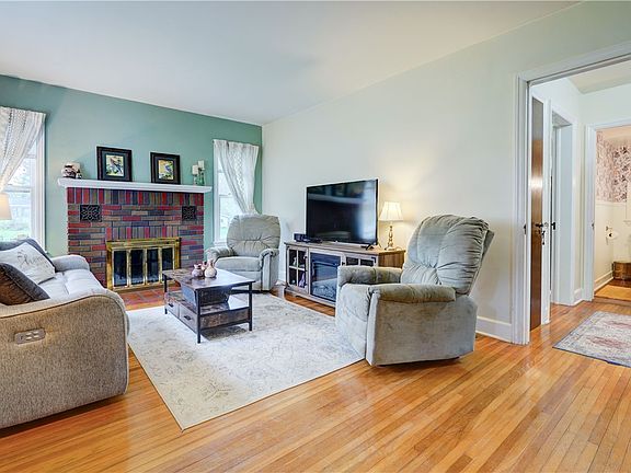 4th image of 4840 Ridge Rd
