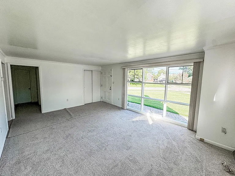 425 Marianna Dr — Photo 2