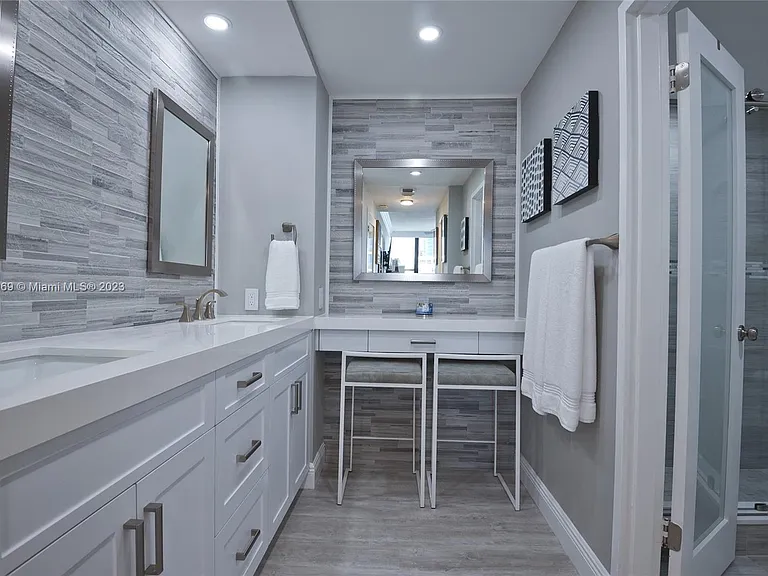 3505 S Ocean Dr #Penthouse 12 — Photo 10