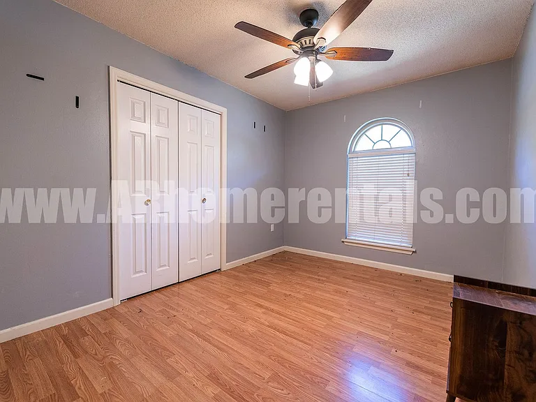 600 S Davis St — Photo 12