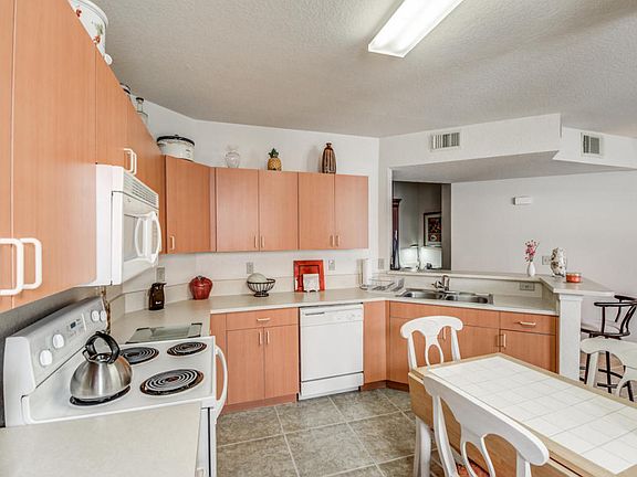 5th image of 108 SW Peacock Blvd APT 5-101