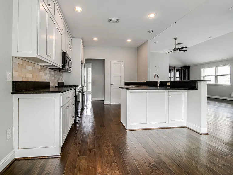 218 E Creekview Dr — Photo 9