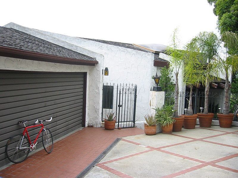 Driveway, garage, front entrance