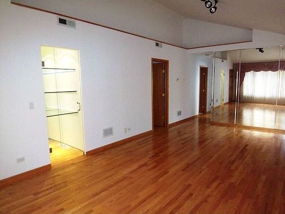 4th image of 2913 N 74th Ave #1