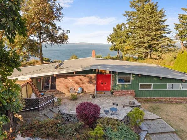 4598 Torquay Dr, Saanich, BC V8N 3L7