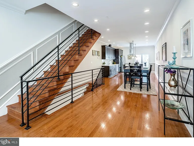 1537 Dickinson St — Photo 8
