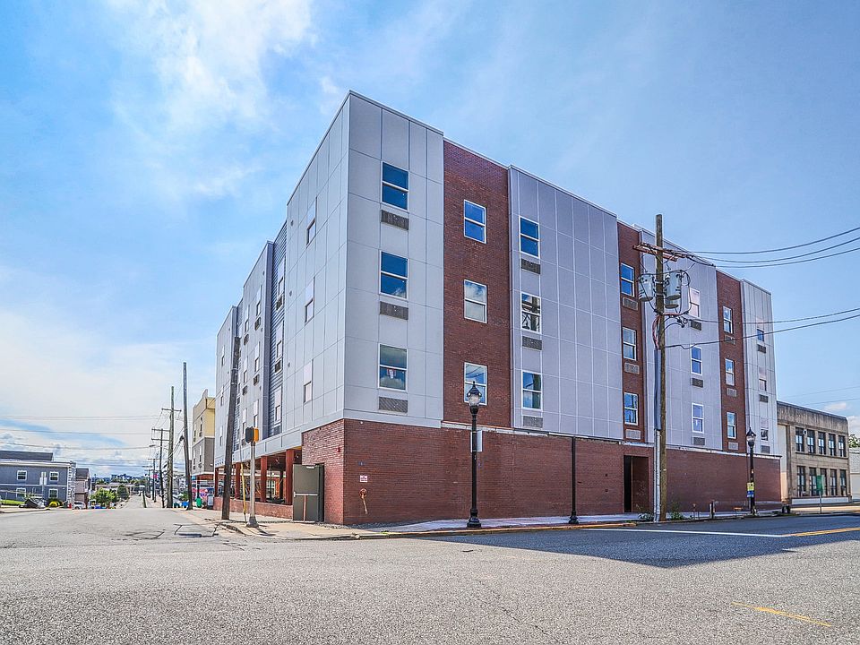 1st image of 331-333 Pershing Ave #3F