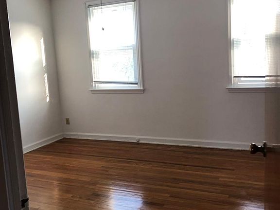 5th image of 3051 Holme Ave