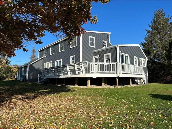 64 Houston Ave, Narragansett, RI 02882