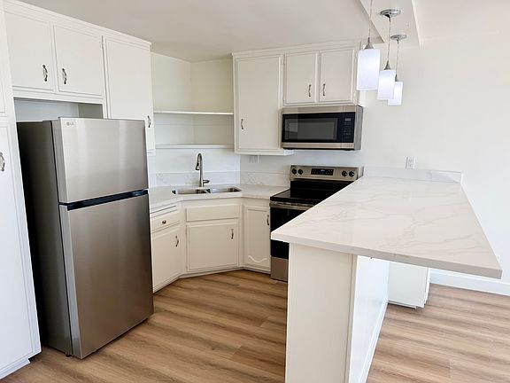 3rd image of 15 54th Pl APT 3