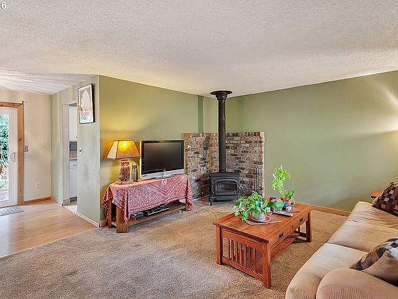 4th image of 4108 SE Harold Ct