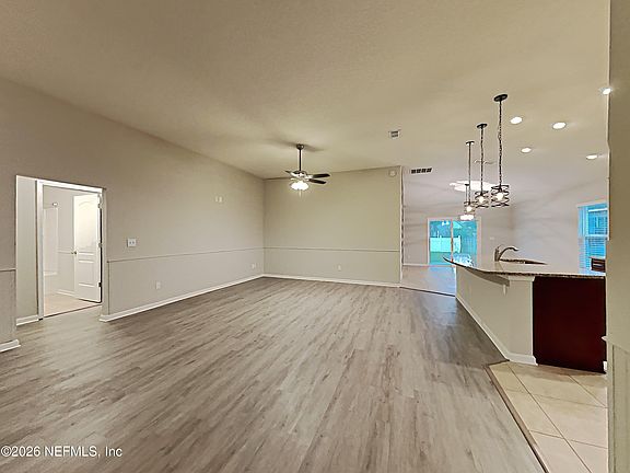3rd image of 13471 DEVAN LEE Drive E