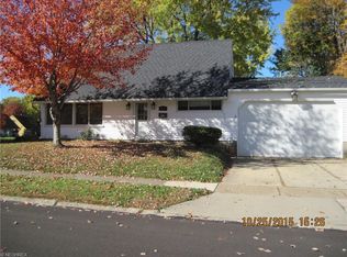 2110 Larchdale Dr, Cuyahoga Falls, OH 44221