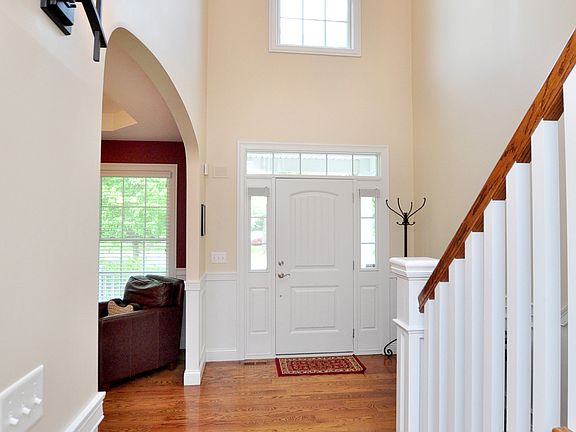 3rd image of 1 Ridgeview Drive