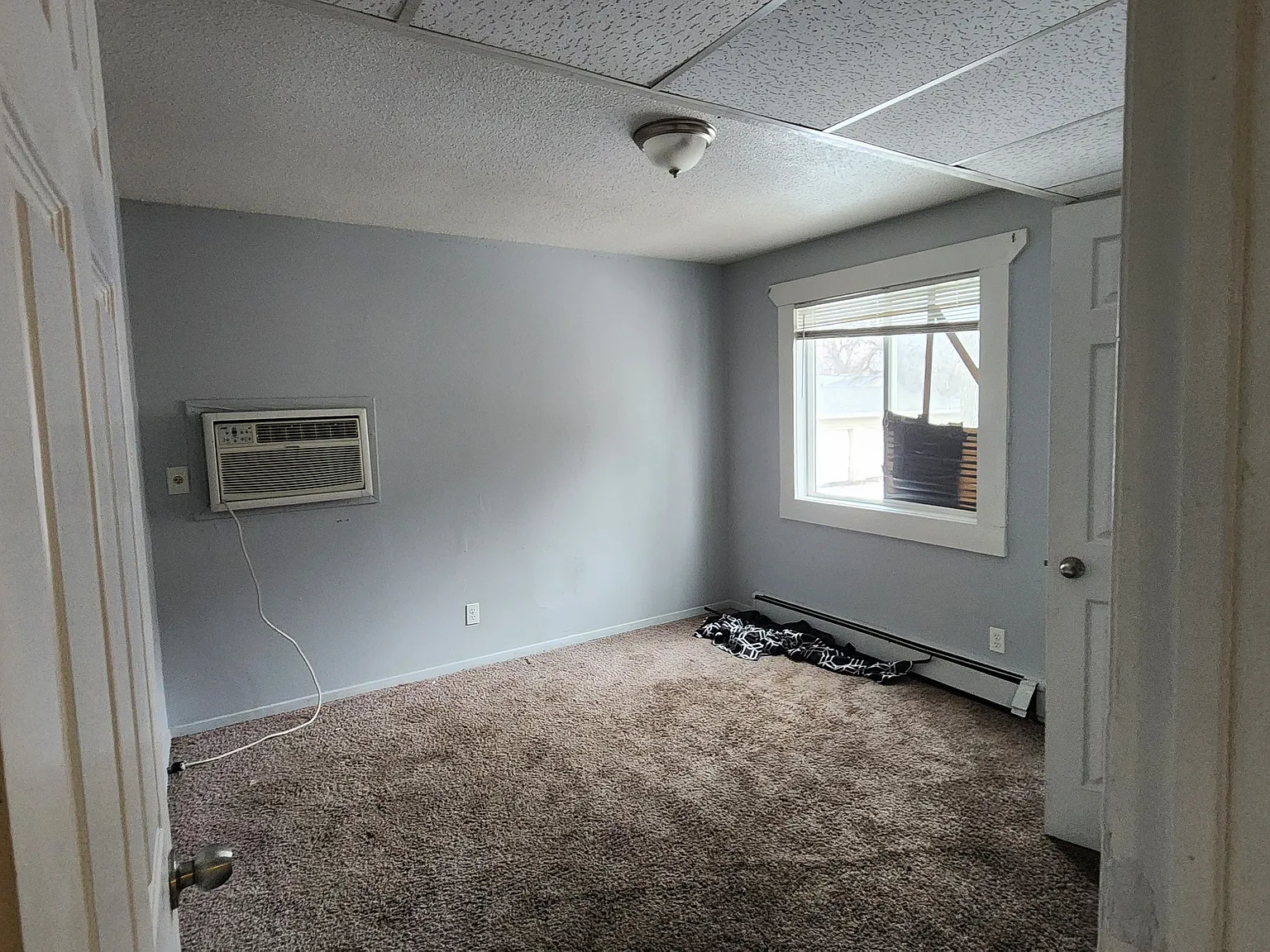 3 bed, 780 sqft, $1,200 — Photo 2