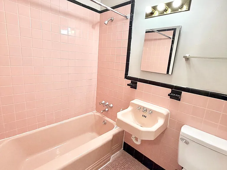 578 Whitney Ave #2N — Photo 4