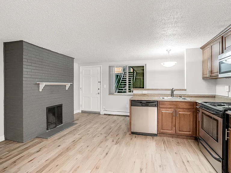 222 Logan — Photo 38