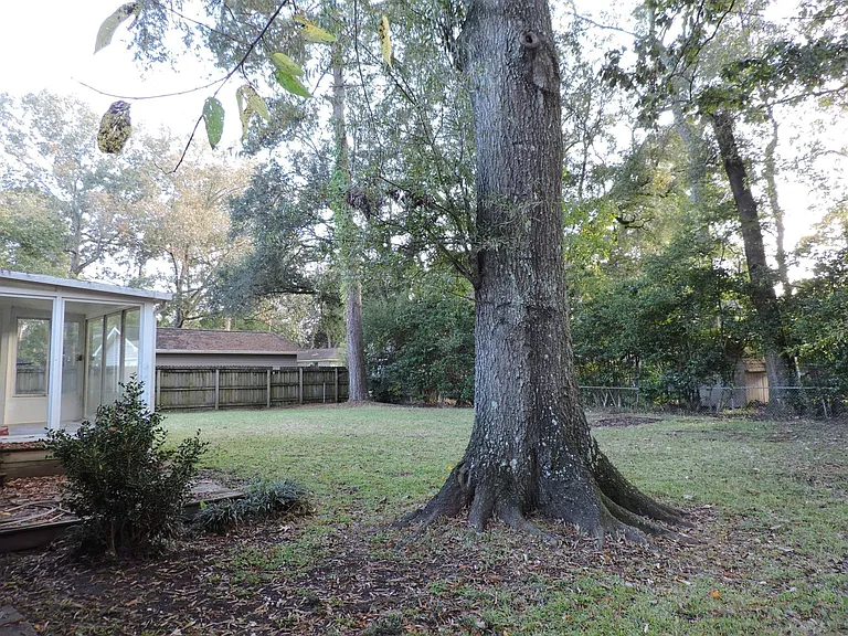 112 Monroe Dr — Photo 9