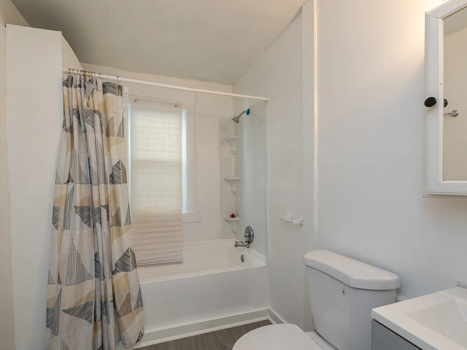2 bed, 1100 sqft, $830 — Photo 3