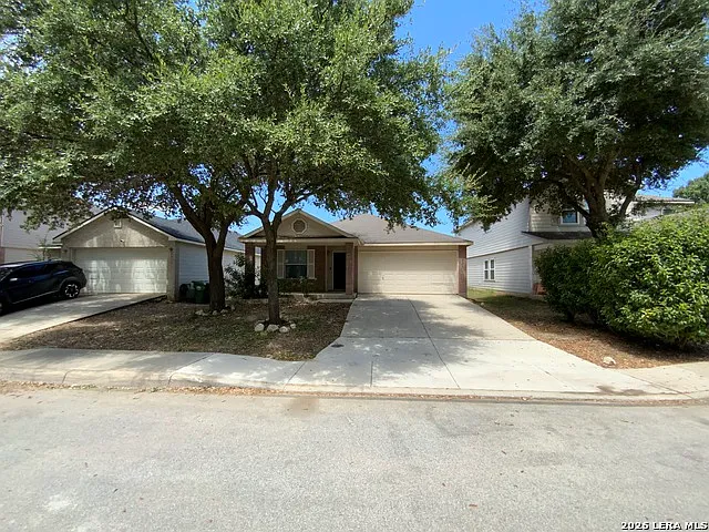 3 bed, 2.0 bath, 1459 sqft, $1,597 — Photo 2