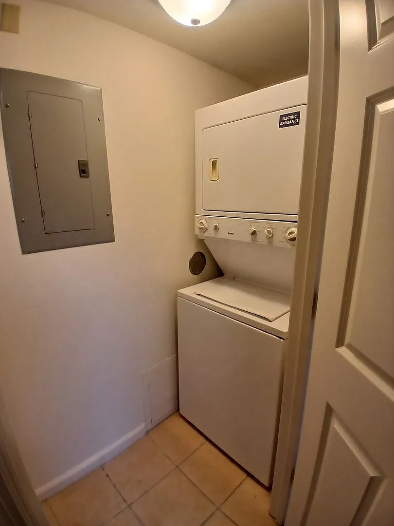 2 bed, 900 sqft, $1,195 — Photo 3