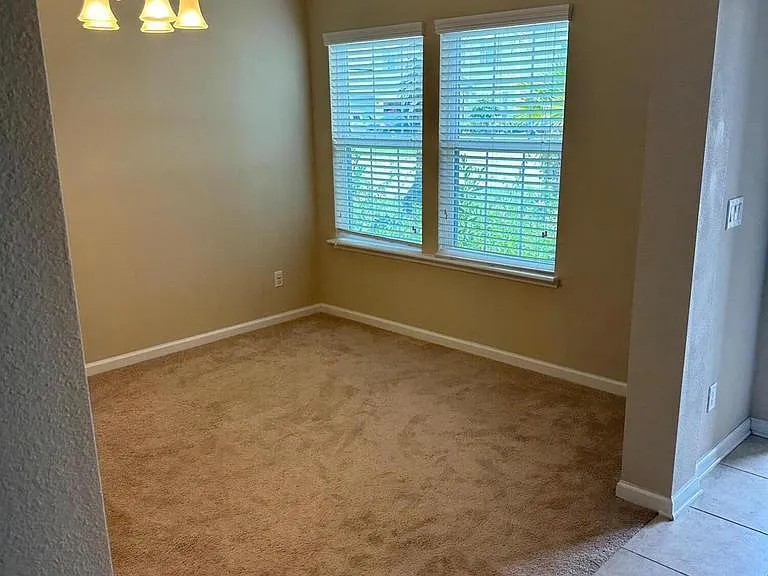 1440 Aspenwood Dr — Photo 3