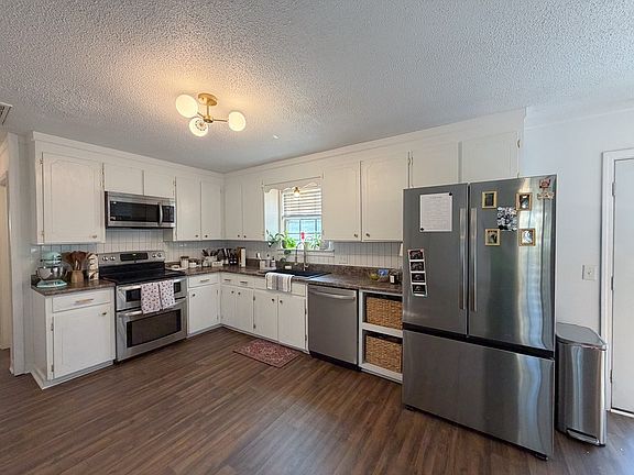 5th image of 179 Dogwood St