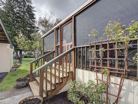 5th image of 21201 NE 58th St Unit 30