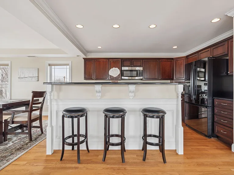 9 Lowell St — Photo 17