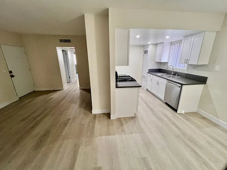 Foothill Apartments — Photo 11