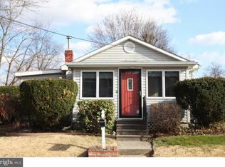 14 Castle Dr, Pennsville, NJ 08070