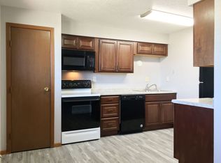 2801 6th St SW APT 3, Minot, ND 58701