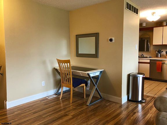 5th image of 705 Periwinkle Dr #705