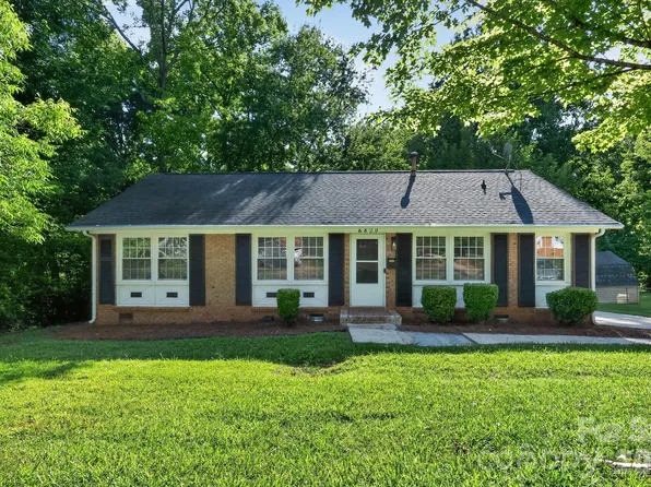 6820 Barrington Dr, Charlotte, NC 28215
