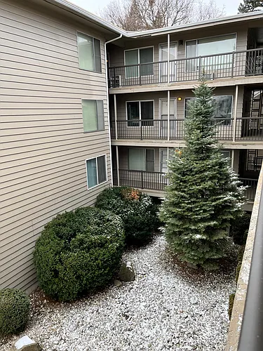 535 NE Maiden Ln Photo 1
