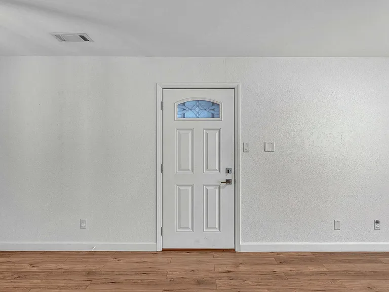 3033 SW Lydia Ave #107 — Photo 5