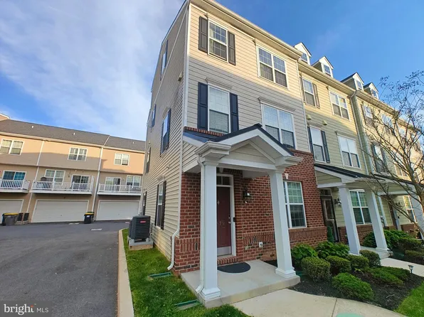 3579 Naamans Dr, Claymont, DE 19703