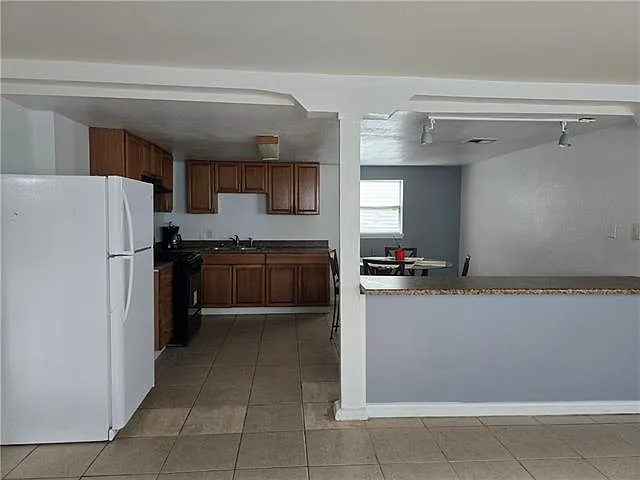 3718 Franklin Ave — Photo 3